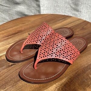 Tory Burch Roselle Daisy Sandals Perforated Thong Flat Size 6.5